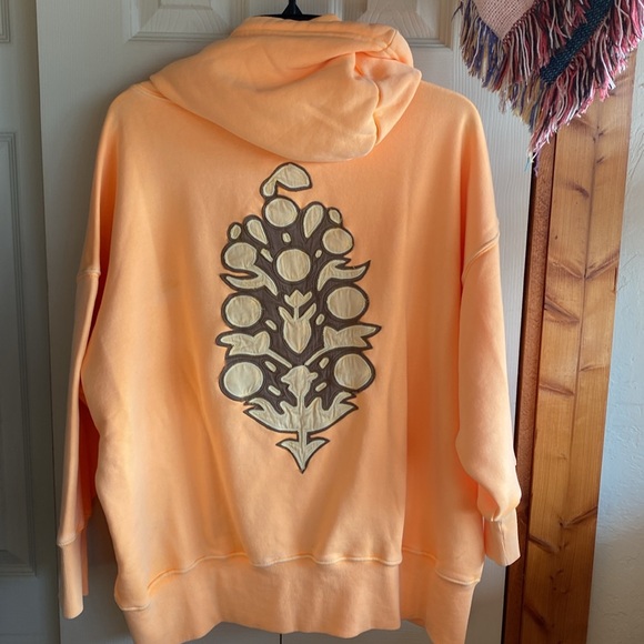 Free People NWT × HOKA Relaxed Embroidered Appliqué Kangaroo Pocket Hoodie XS - Picture 4 of 15